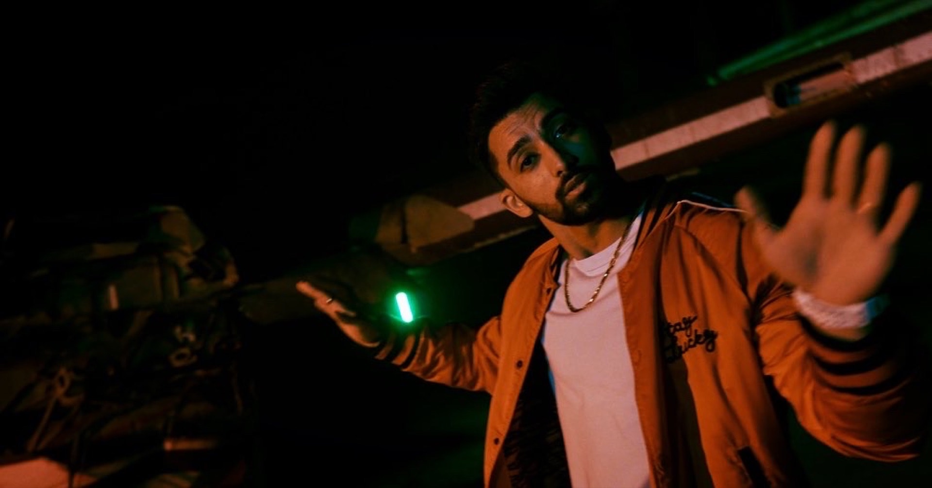 Mujhse Dhoor Reh — frame 2